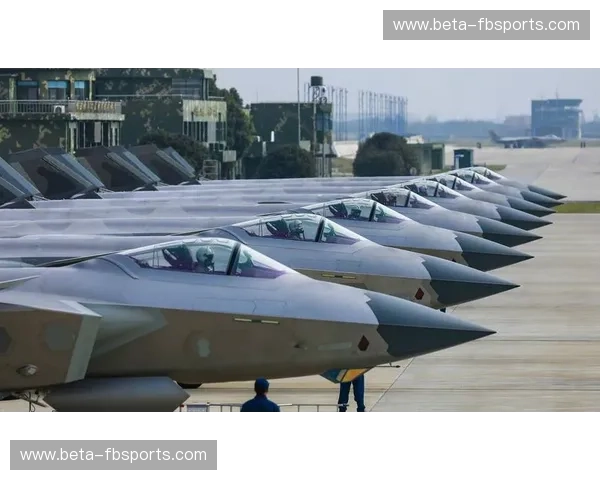 巴黎5-0横扫马赛背后存争议漏判 维蒂尼亚踩踏巴莱尔迪逃过一劫 巴黎5-0横扫马赛背后存争议漏判 维蒂尼亚踩踏巴莱尔迪逃过一劫